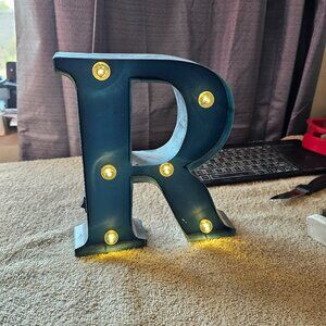 The letter R